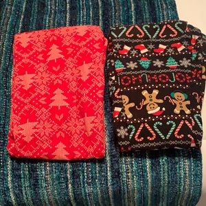 Two pairs of holiday leggings, size medium